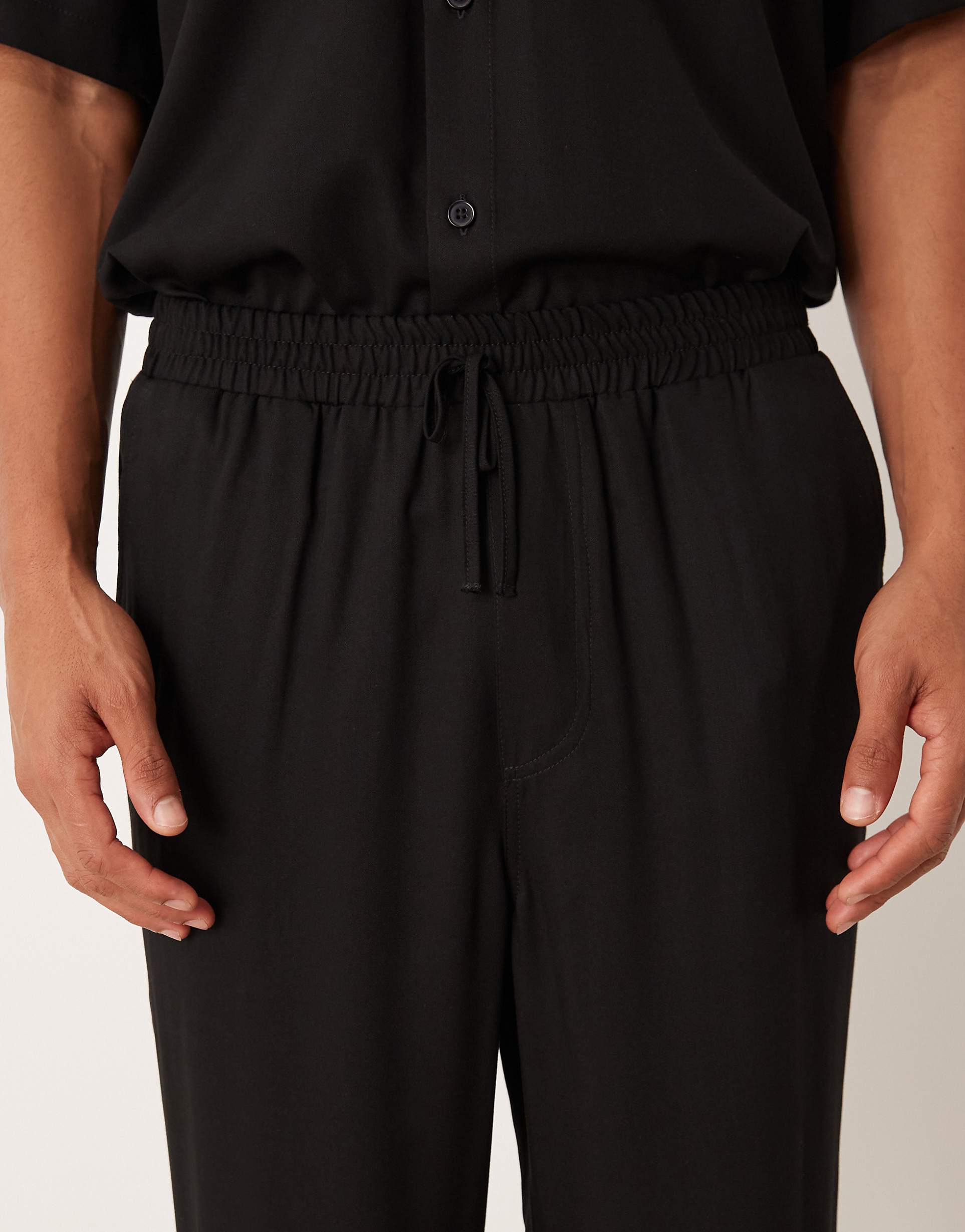 BLACK RELAXED FIT TROUSER