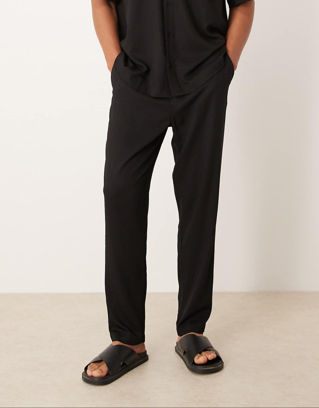 BLACK RELAXED FIT TROUSER