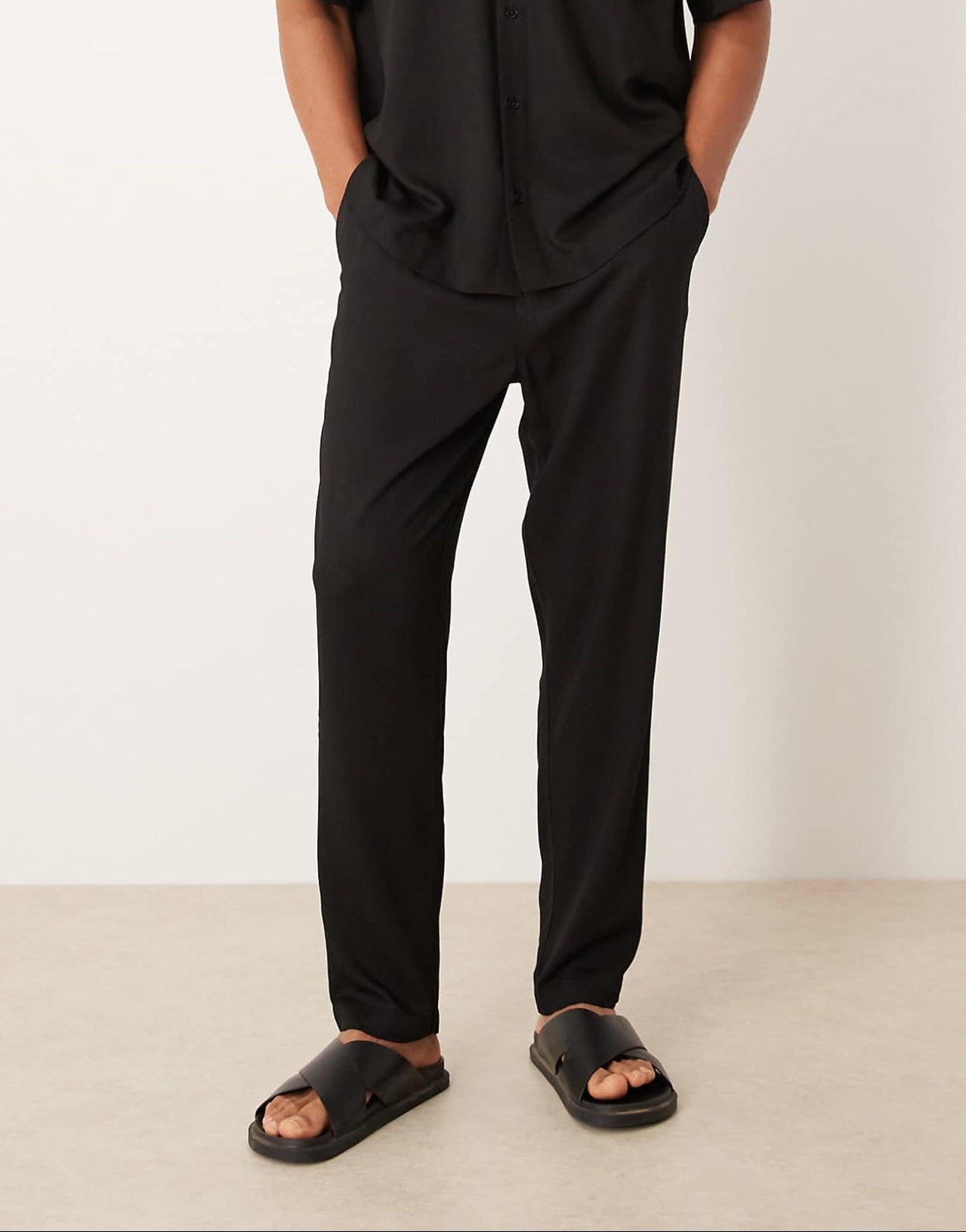 BLACK RELAXED FIT TROUSER