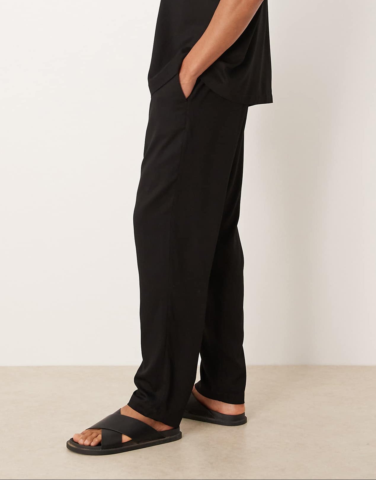 BLACK RELAXED FIT TROUSER