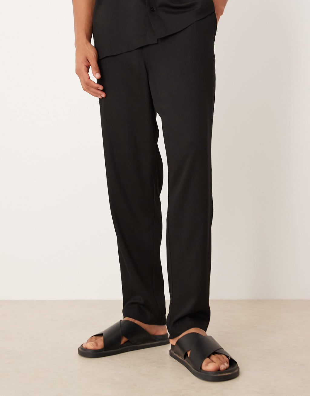 BLACK RELAXED FIT TROUSER